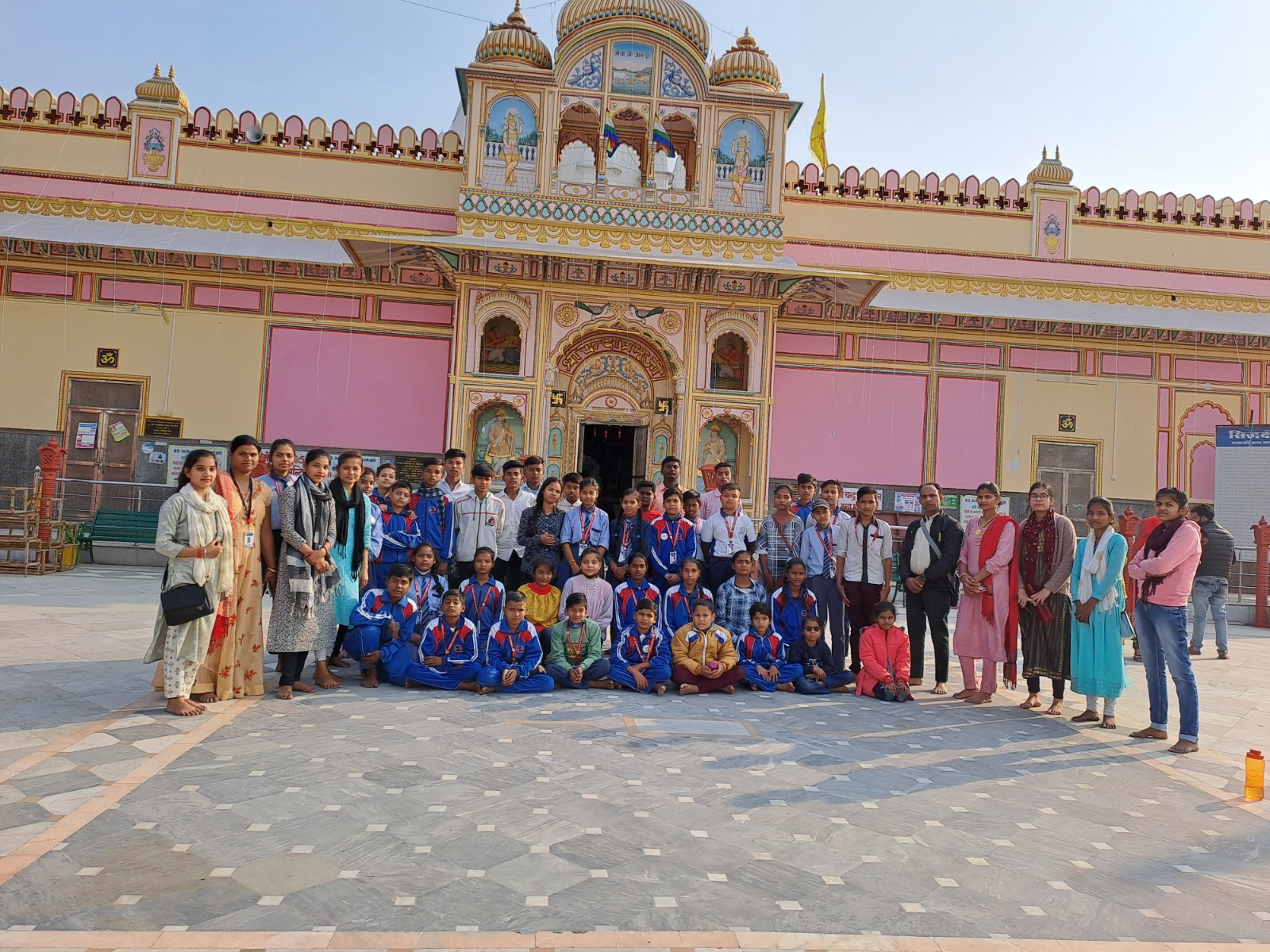 WVPS Gwalior students on educational trip to a jewelry showroom